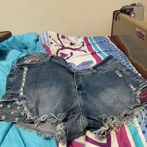 Distressed Star-Appliqué Denim Shorts - Blue